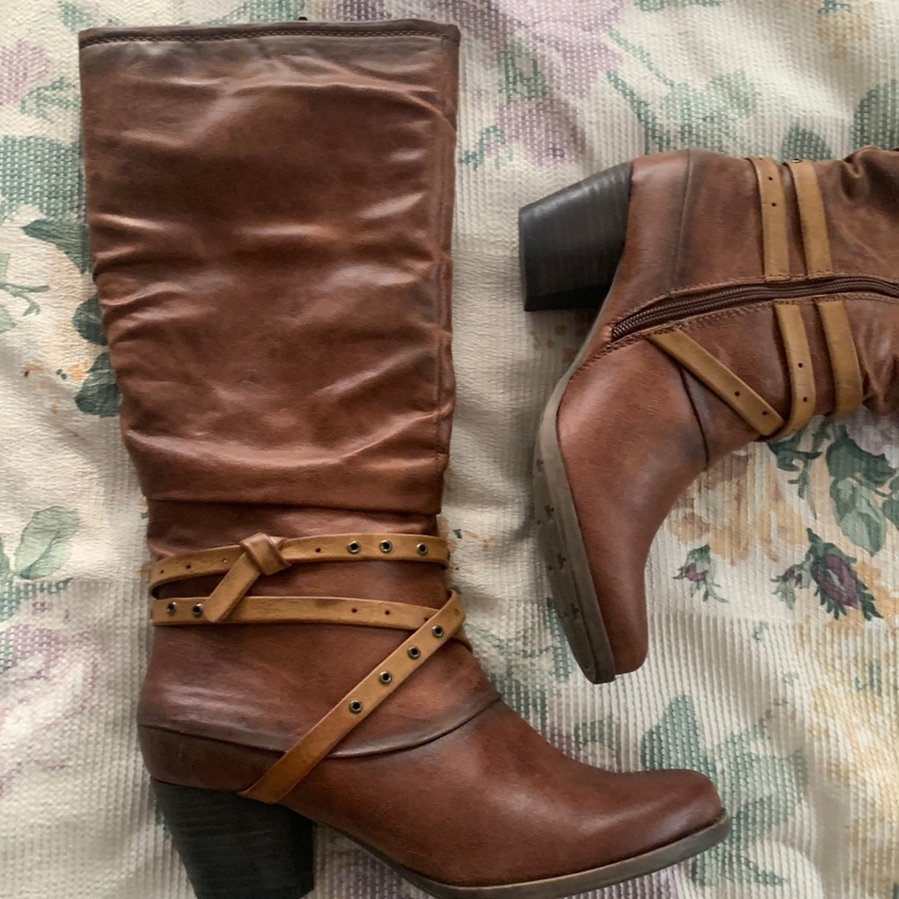 Bare traps boots size 8m